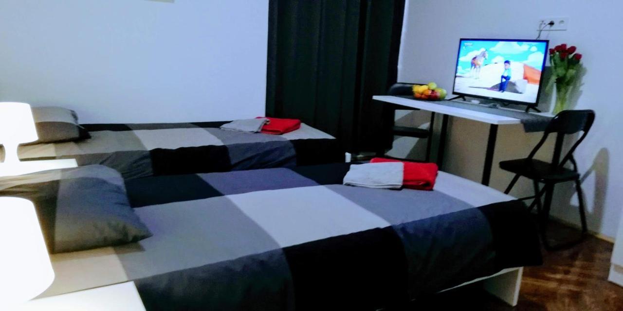 Center Park And Apartment *