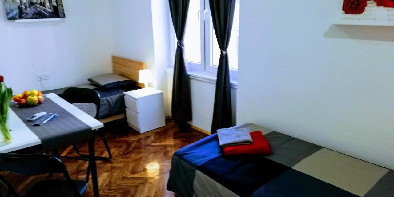 Center Park And Apartment *