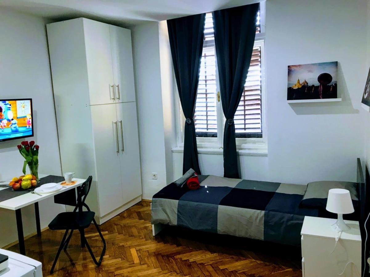 Center Park And Apartment