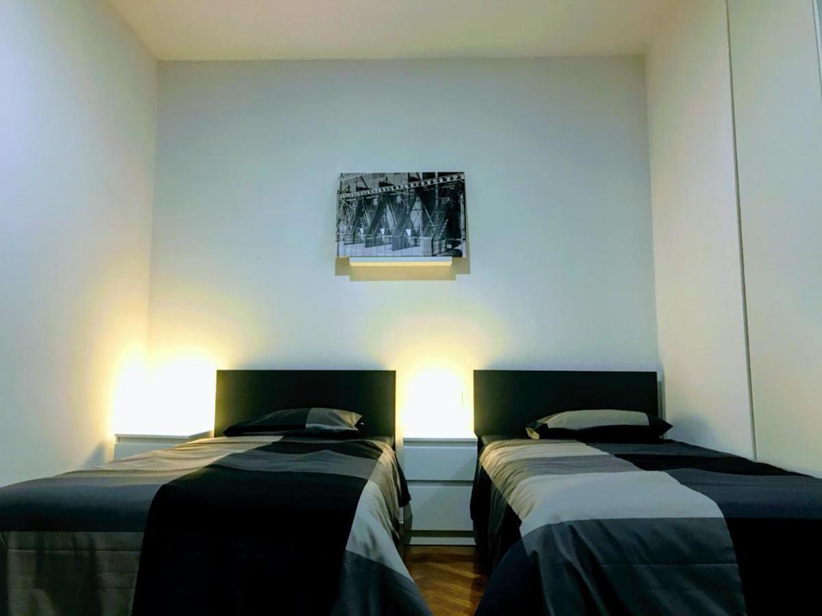 Center Park And Apartment *
