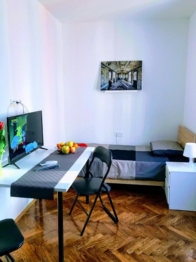 Center Park And Apartment