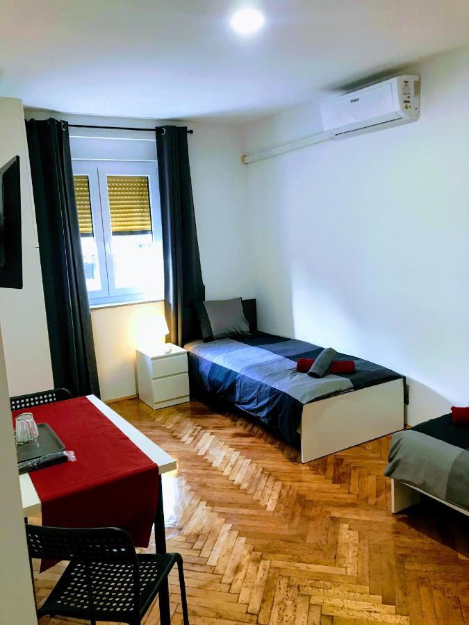Center Park And Apartment *
