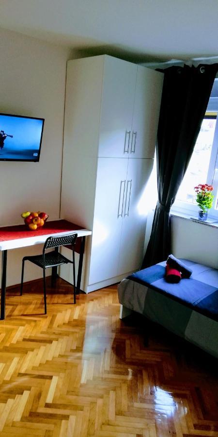 Center Park And Apartment Pula